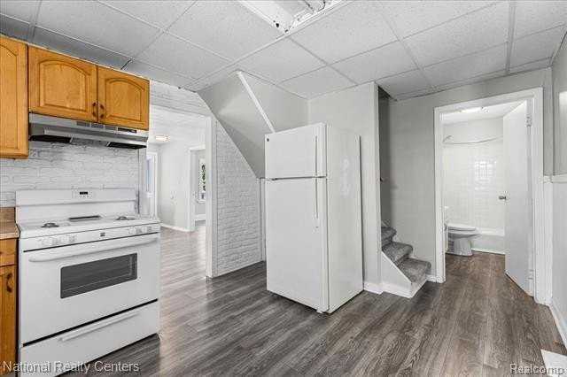 25357 Lawn St - Photo 5 of 12