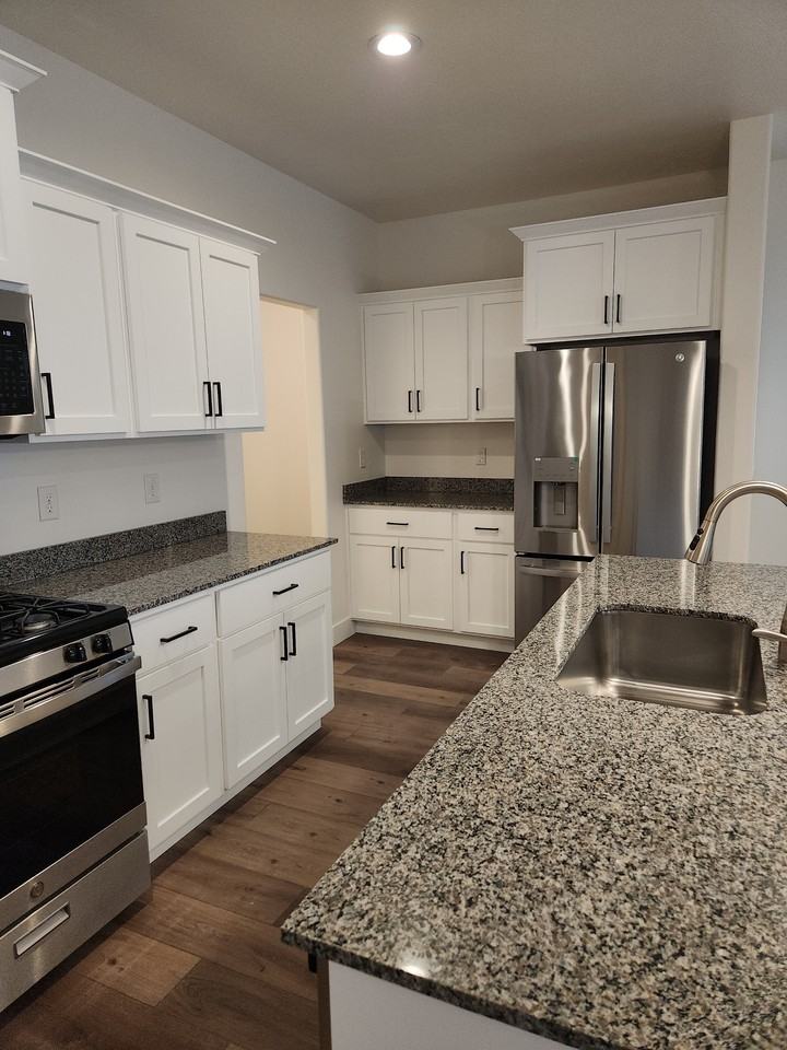 924 S 850 W #1 - Photo 7 of 39