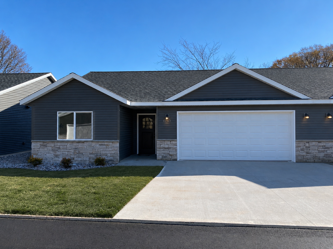 2489 Chestnut Dr - Photo 2 of 20