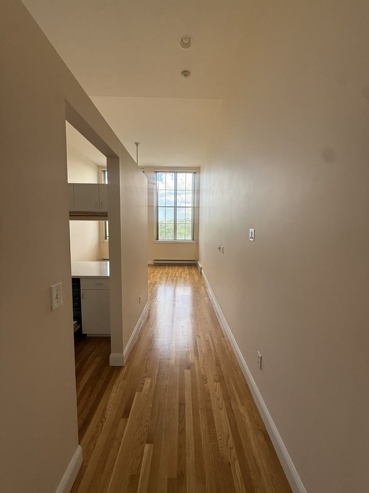 240 Heath St #302 - Photo 5 of 15
