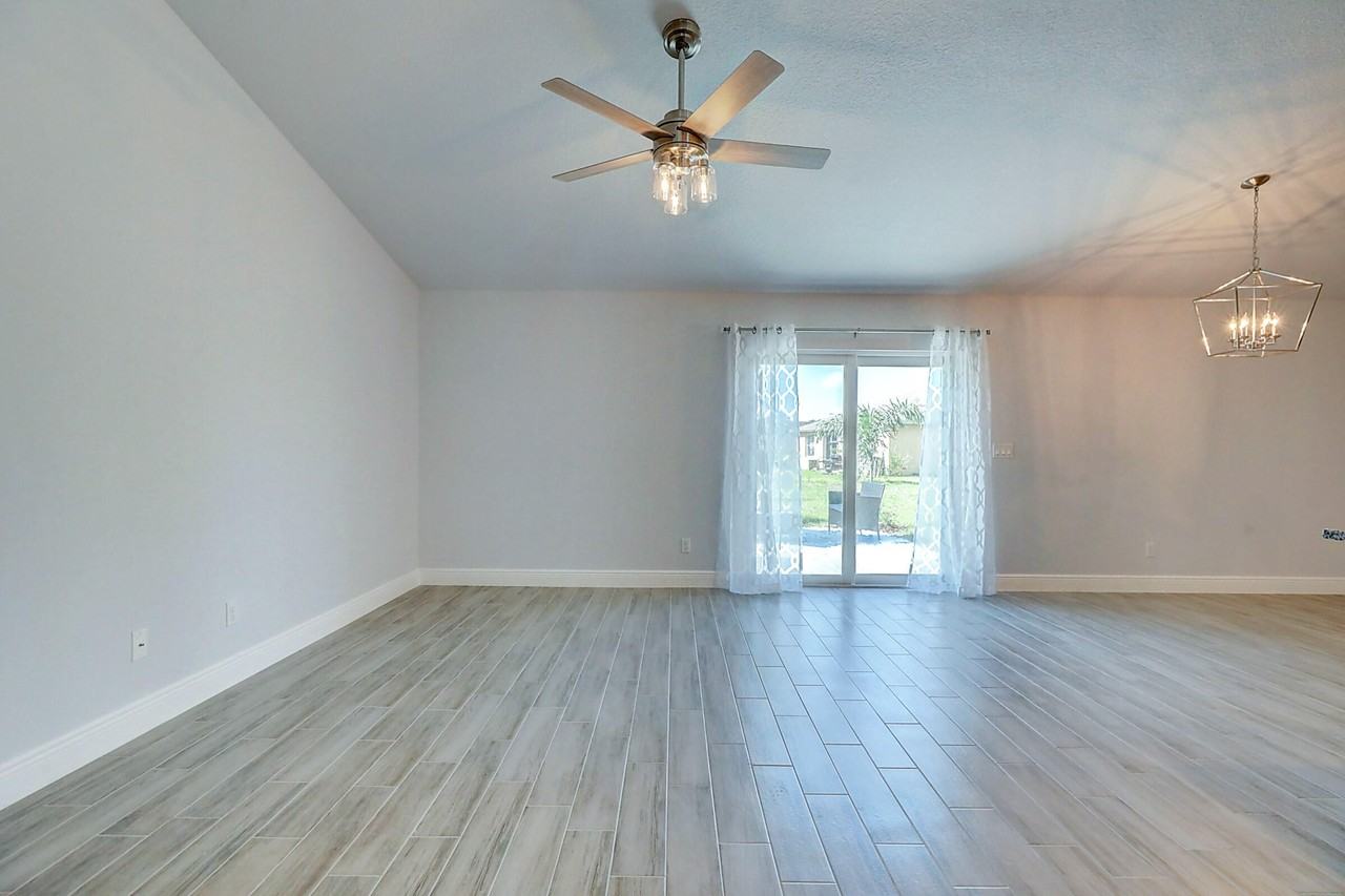 2352 Sw Plum Ct - Photo 7 of 38