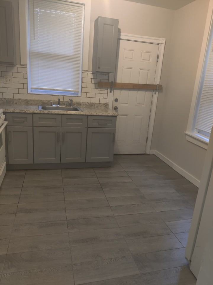 3837 N Darien St #1 - Photo 6 of 9
