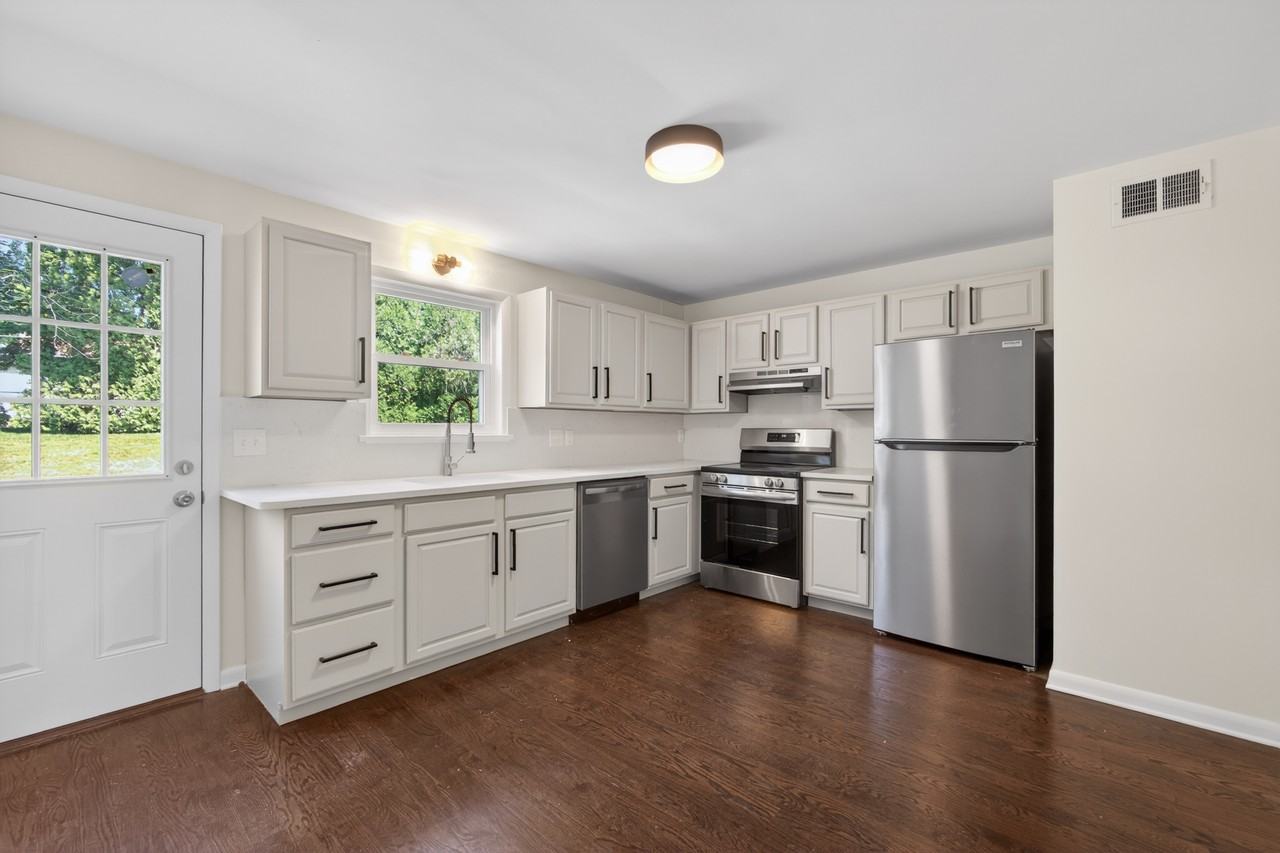 305 Lemon St #305 - Photo 2 of 15