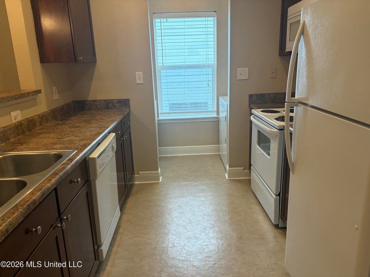 12040 Highland Ave - Photo 4 of 5