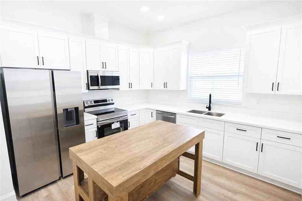 112 Concord St ##A - Photo 5 of 13