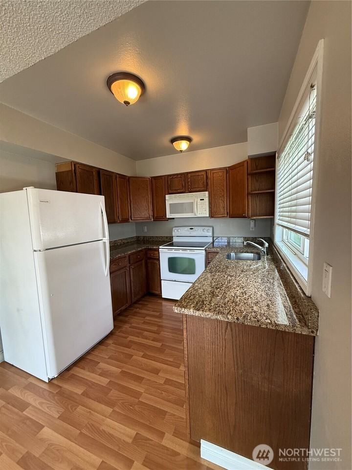12717 Ne 171st Ln ##O - Photo 5 of 9