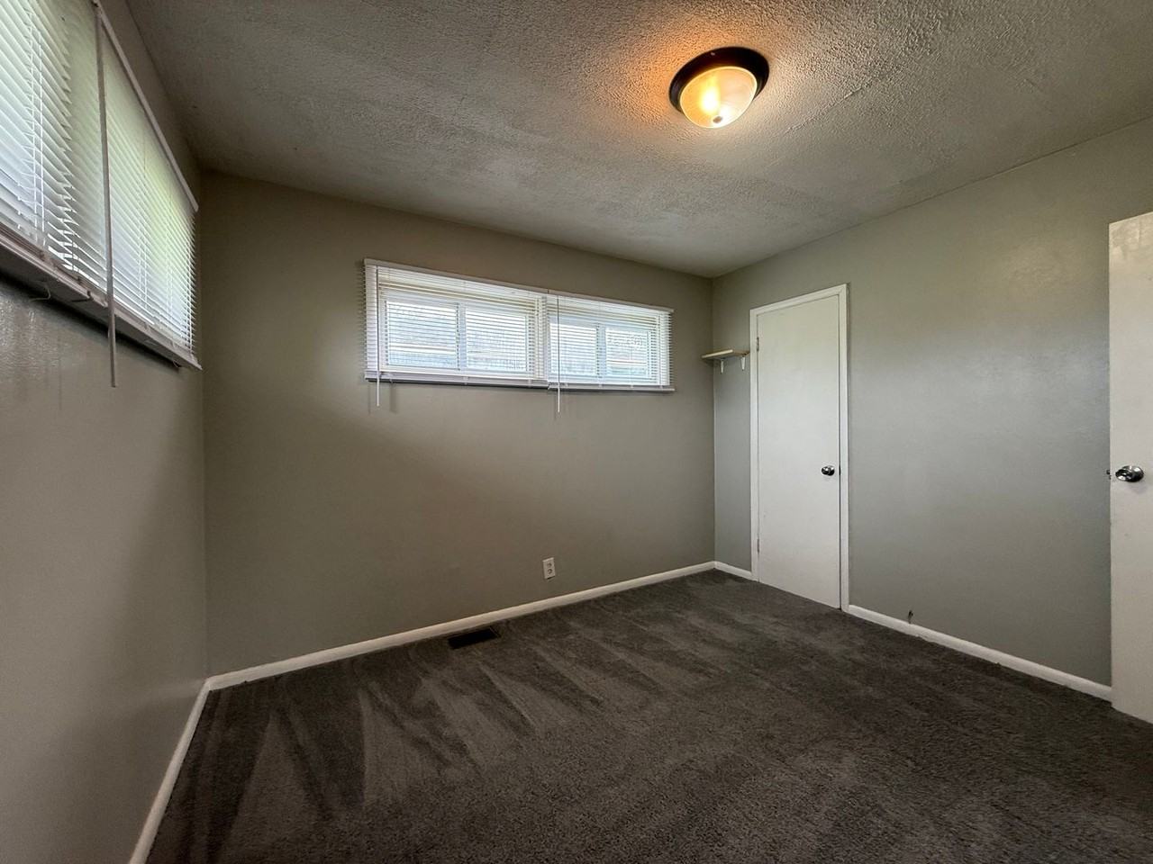 3511 S Ebright St - Photo 4 of 15