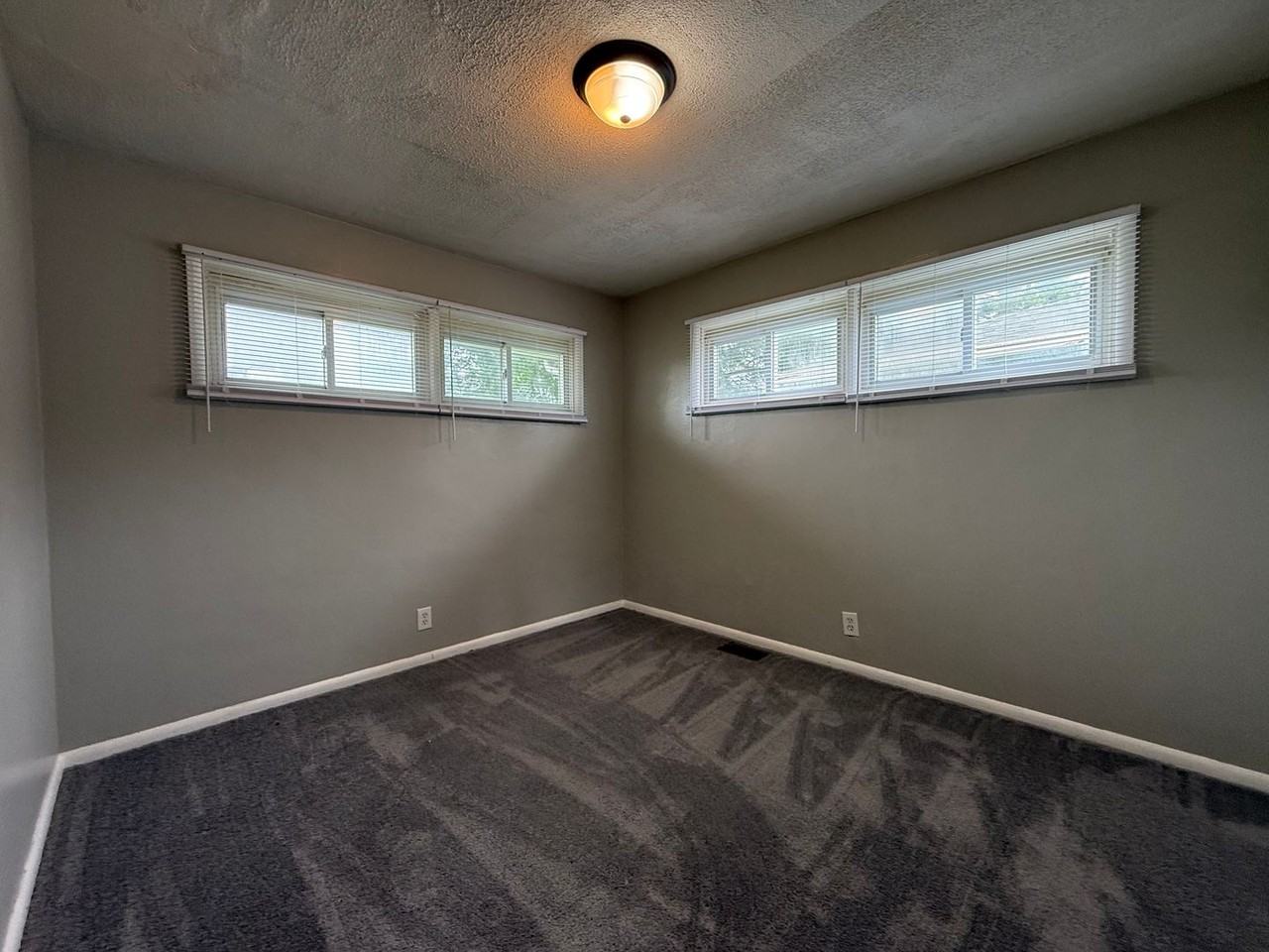 3511 S Ebright St - Photo 5 of 15