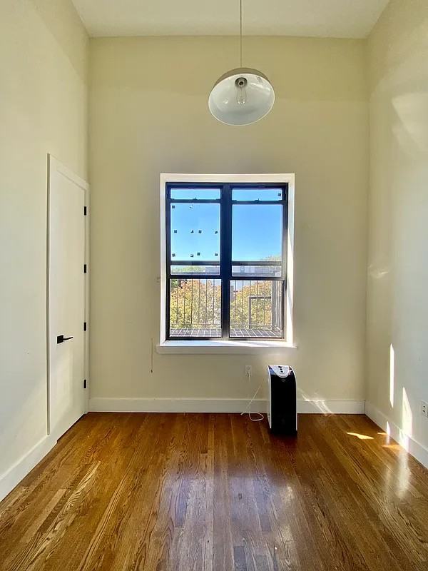 565 Evergreen Avenue #2 - Photo 4 of 6