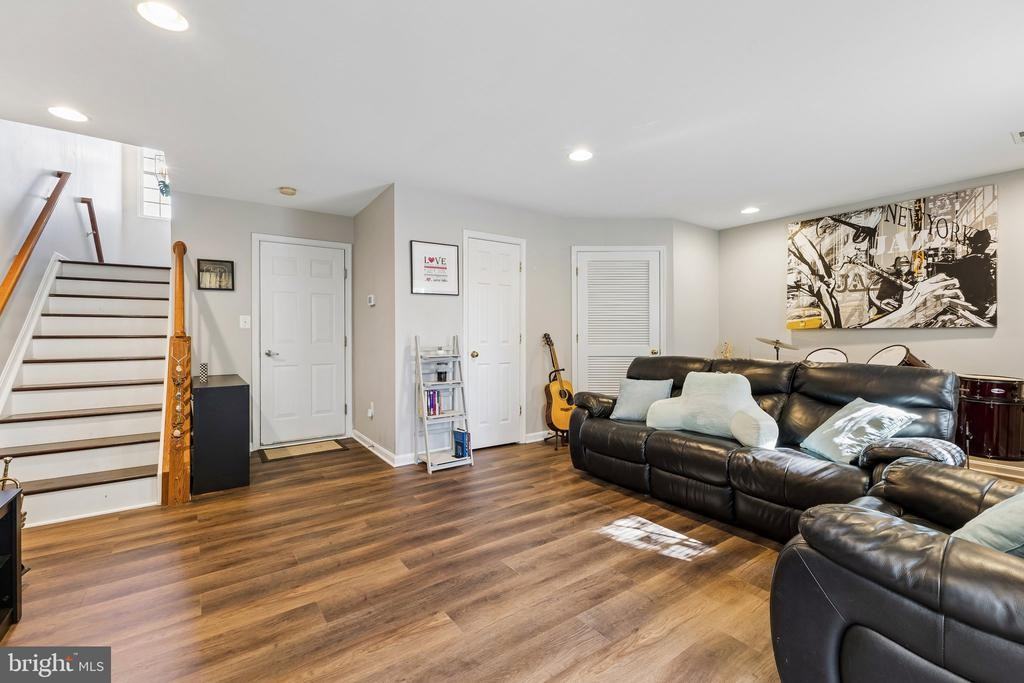 12047 Kemps Landing Cir - Photo 2 of 22