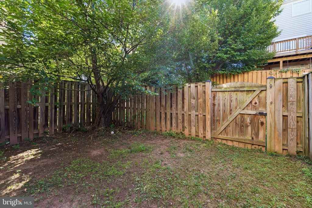 12047 Kemps Landing Cir - Photo 4 of 22