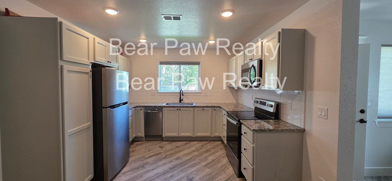 2912 Cribbon Ave - Photo 2 of 12