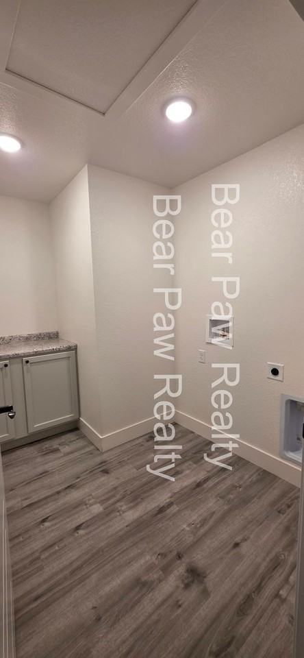 2912 Cribbon Ave - Photo 3 of 12