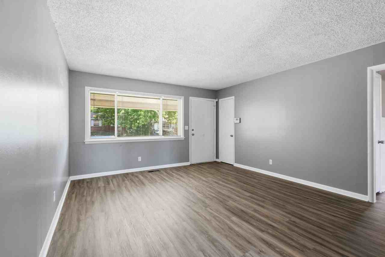 2014 E 49th St N - Photo 5 of 23