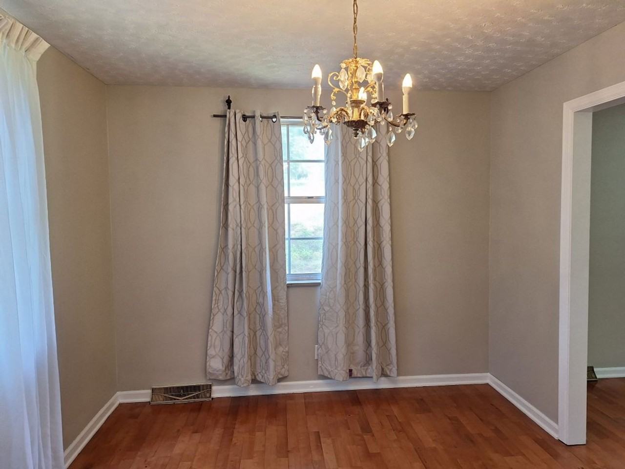 10831 Sonja Dr - Photo 4 of 50