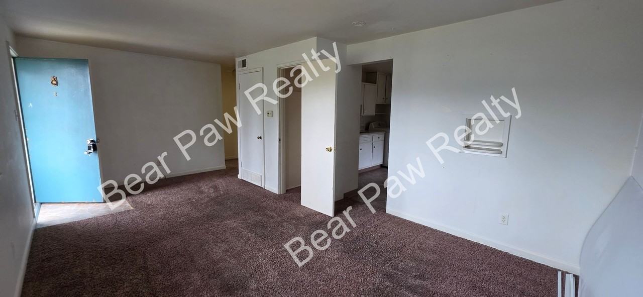 250 Cribbon Ave - Photo 2 of 11