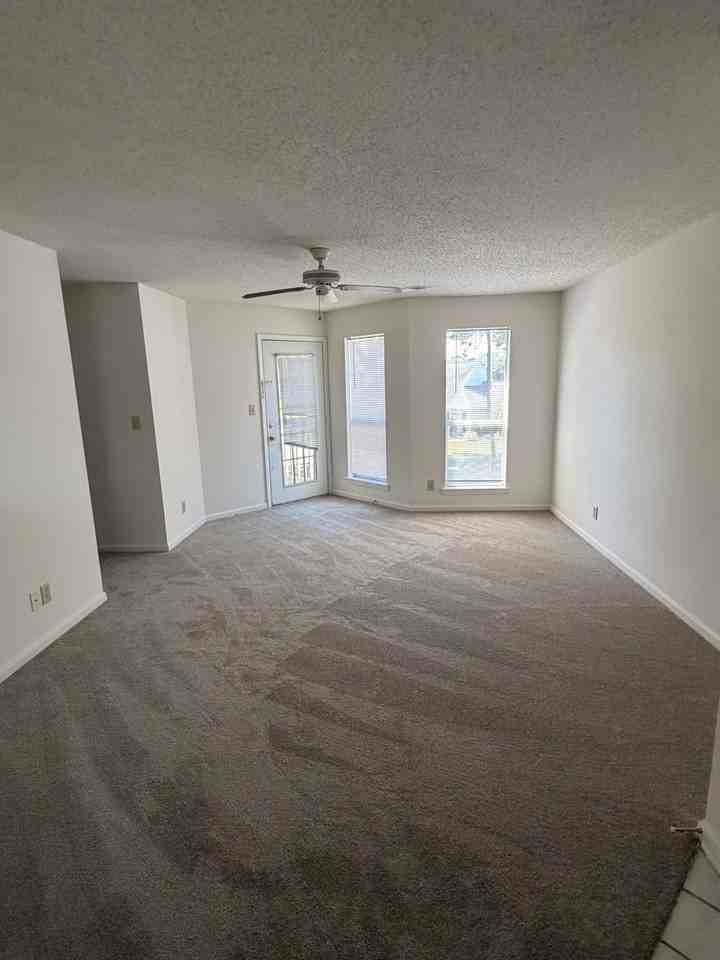 20 Hamiltons Harbor Dr #20-844 - Photo 2 of 9