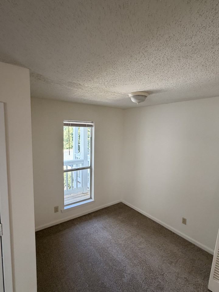 20 Hamiltons Harbor Dr #20-844 - Photo 4 of 9
