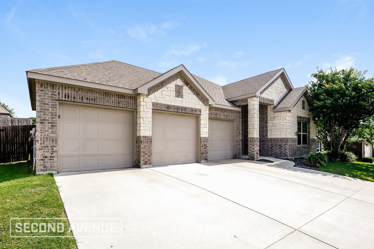 2109 Lorrie Ln - Photo 2 of 28