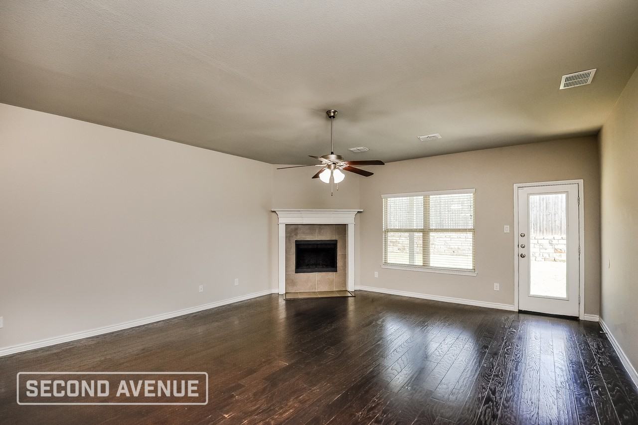 2109 Lorrie Ln - Photo 4 of 28