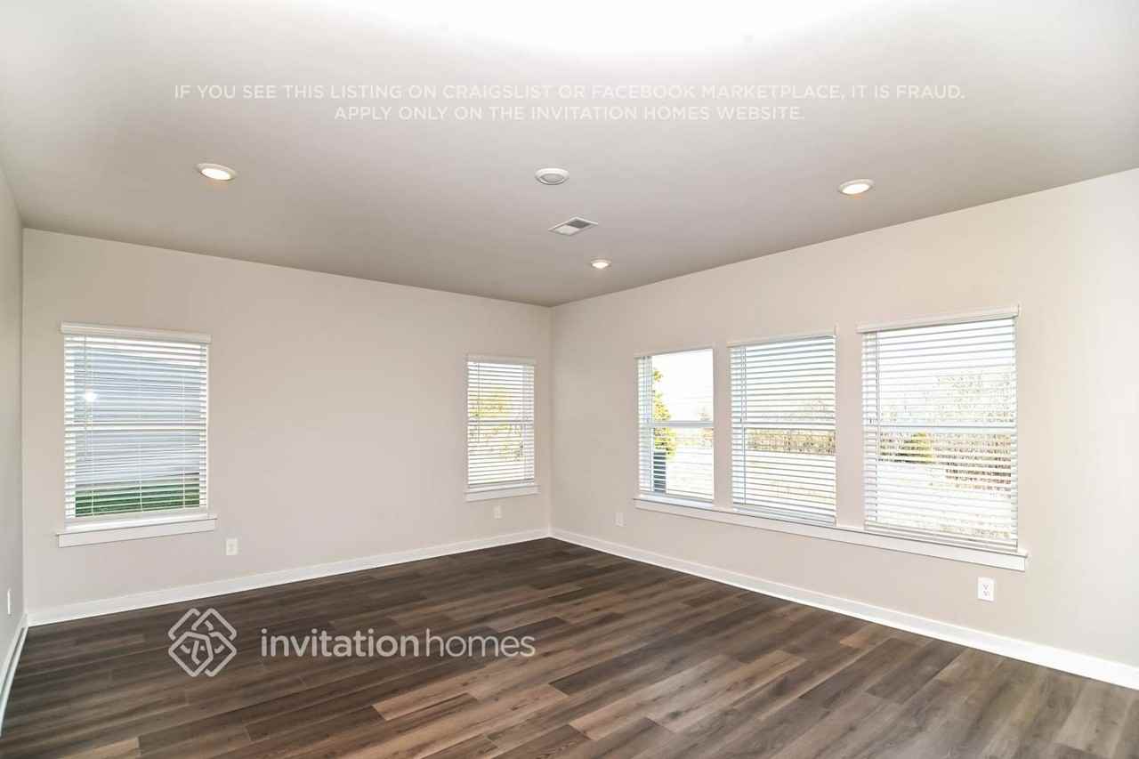 1119 Bluffton Cir - Photo 4 of 20