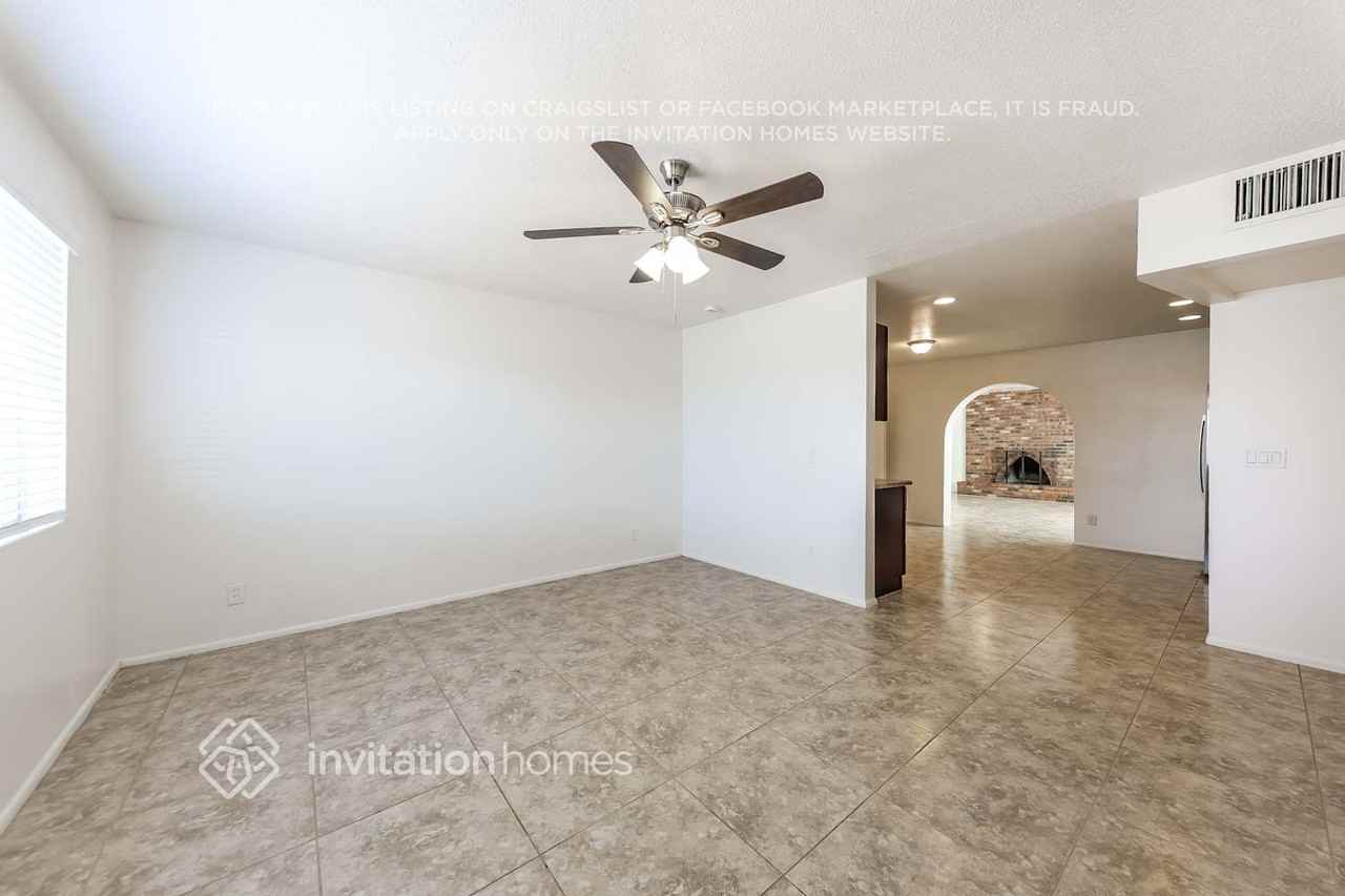 3424 W Bloomfield Rd - Photo 3 of 17