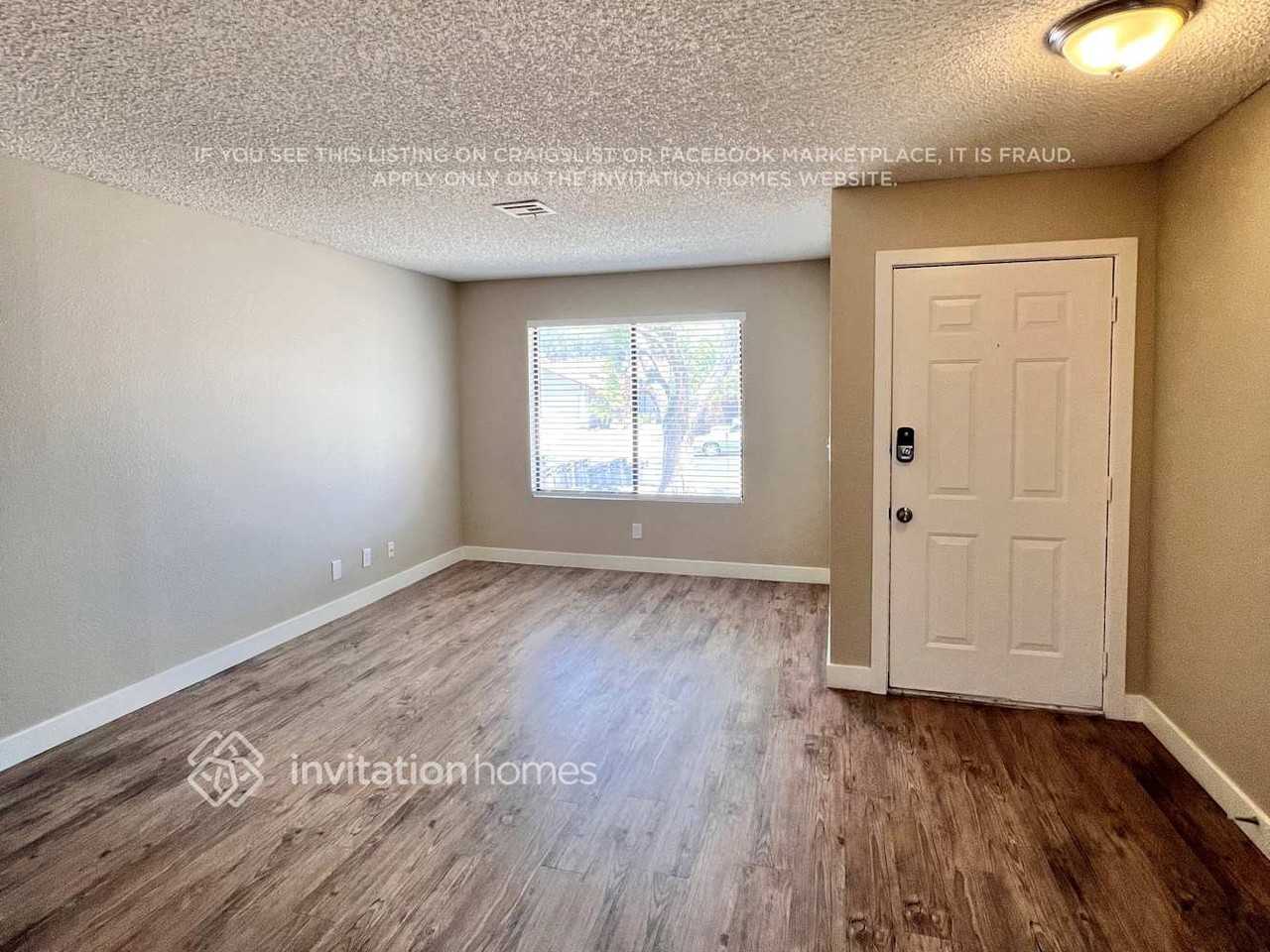 127 Sterling Dr - Photo 3 of 21