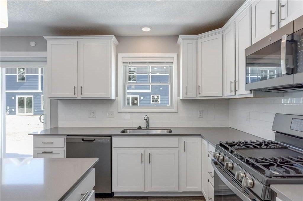 1142 Middlefield Rd - Photo 3 of 31