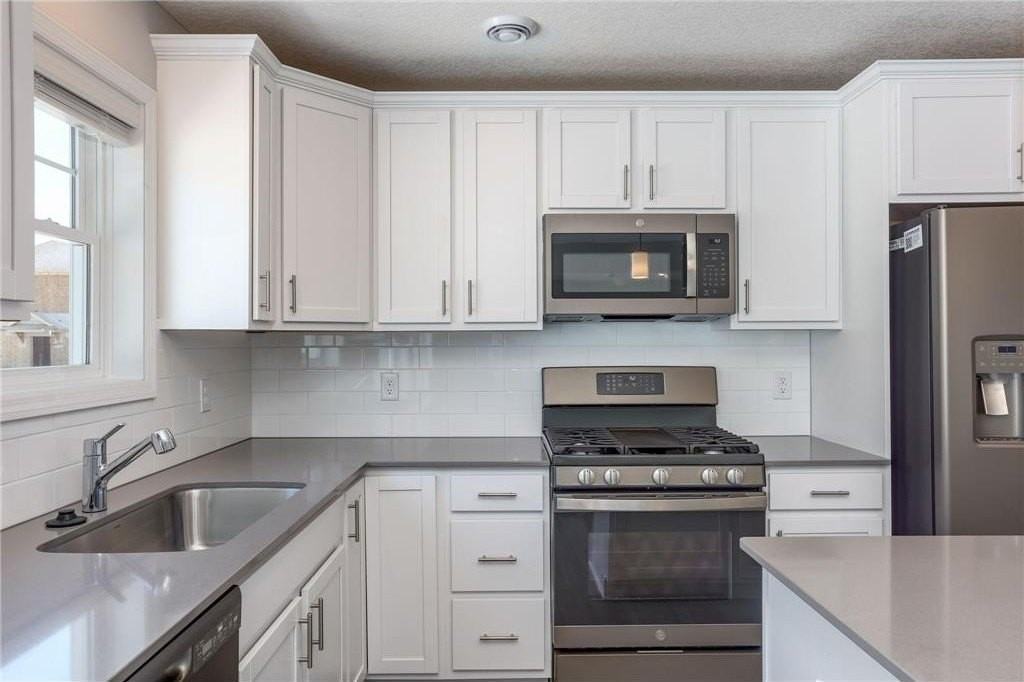 1142 Middlefield Rd - Photo 4 of 31