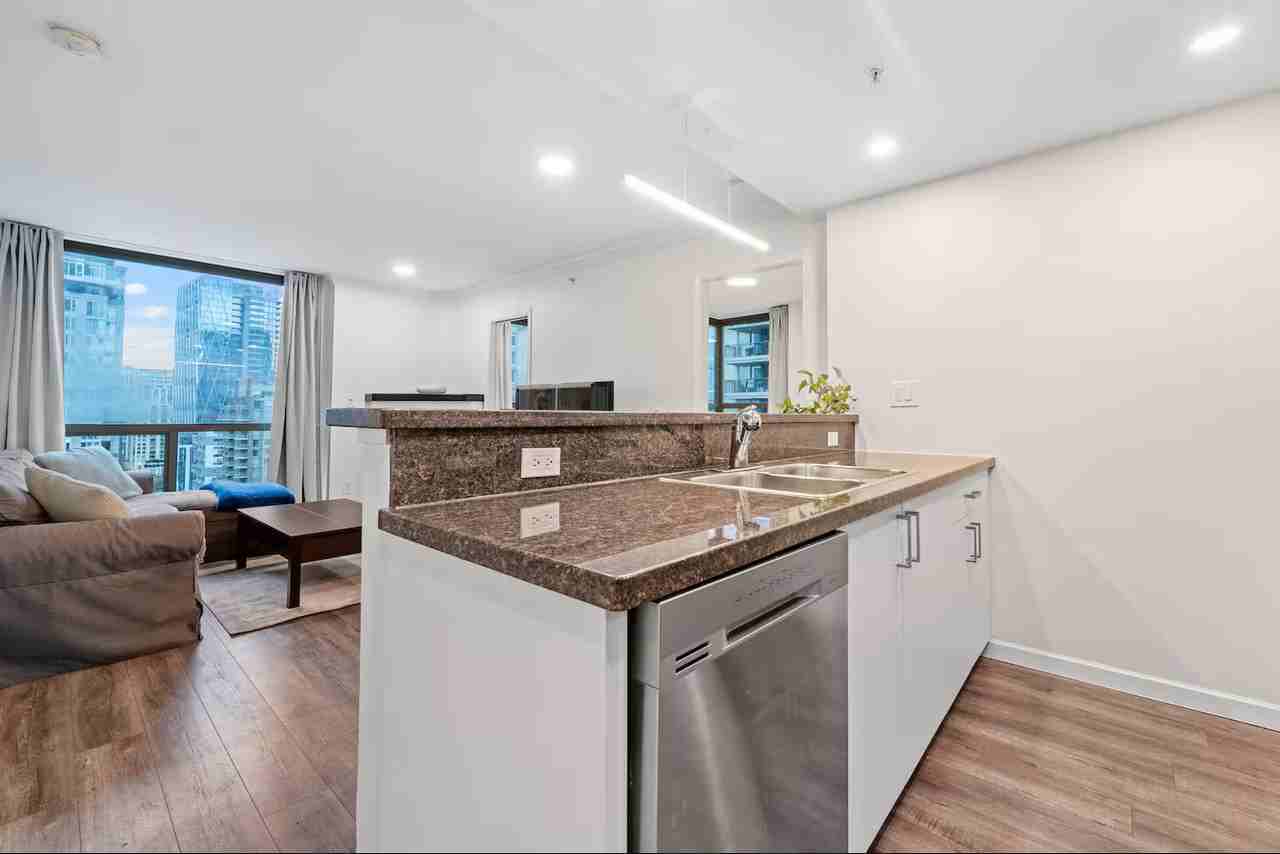 928 Richards Street - Photo 4 of 20