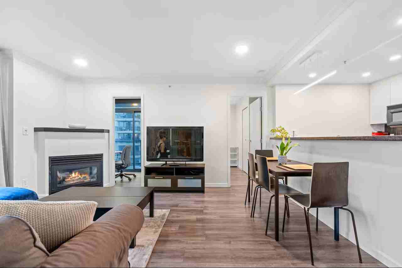 928 Richards Street - Photo 3 of 20