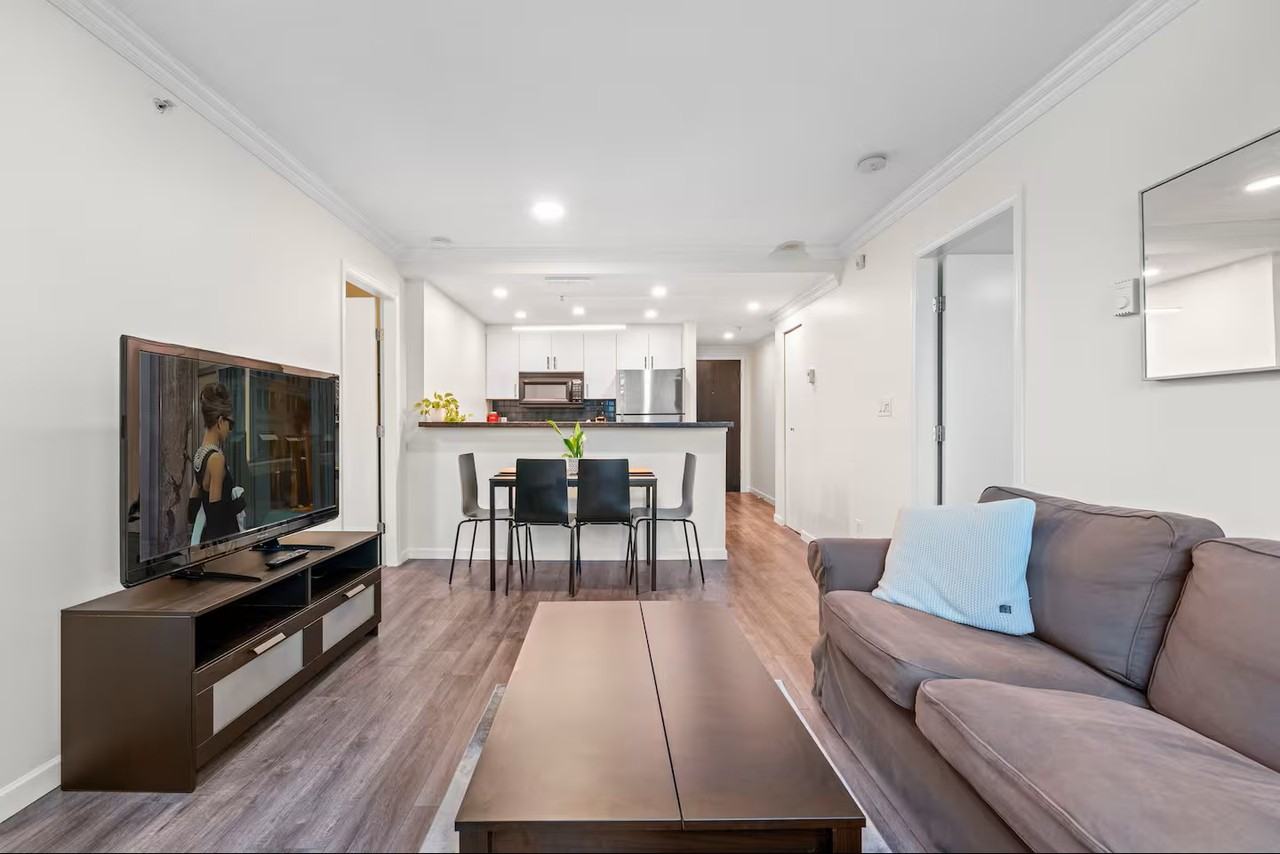 928 Richards Street - Photo 2 of 20