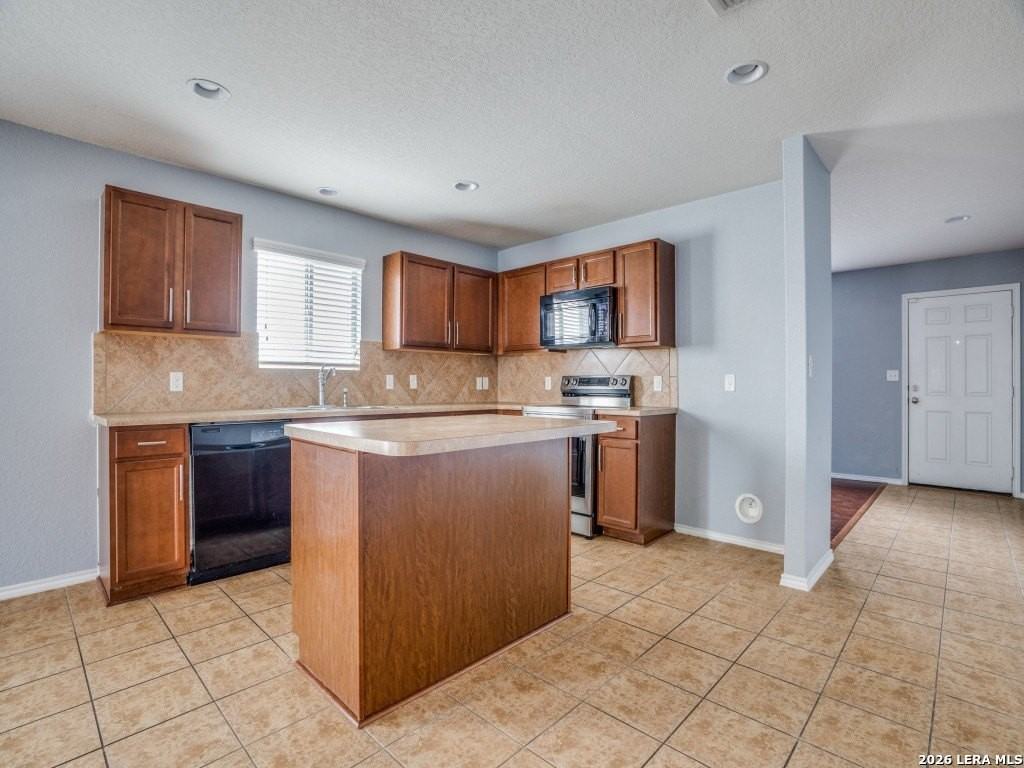 8922 Oakwood Park - Photo 4 of 12