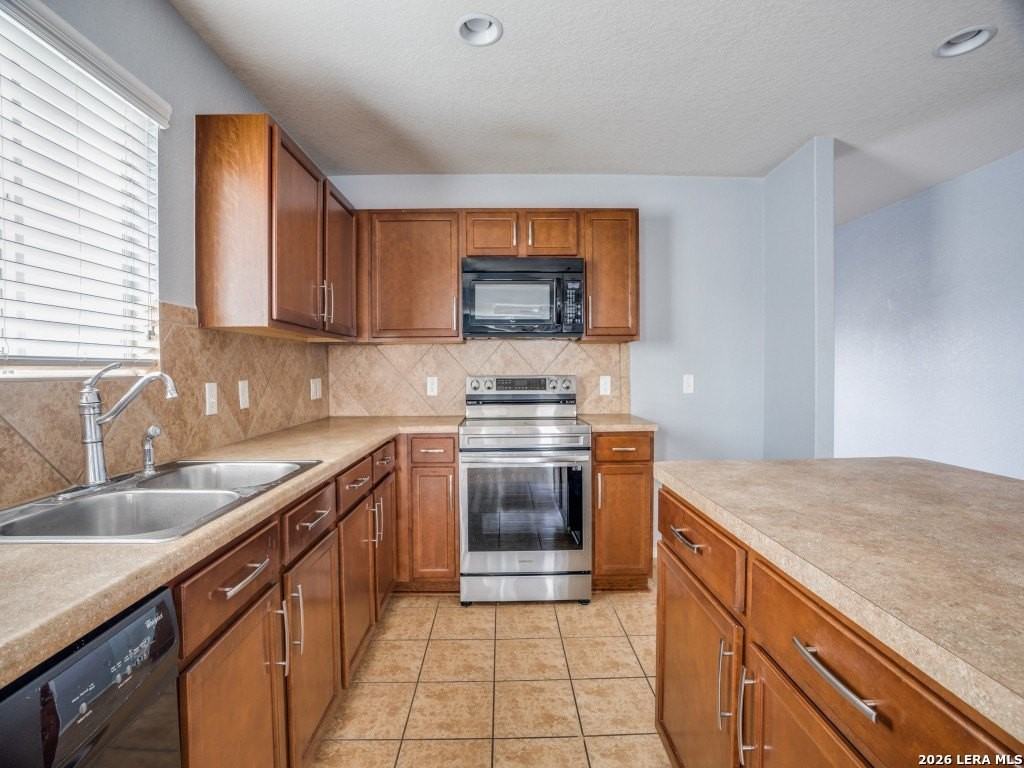 8922 Oakwood Park - Photo 5 of 12