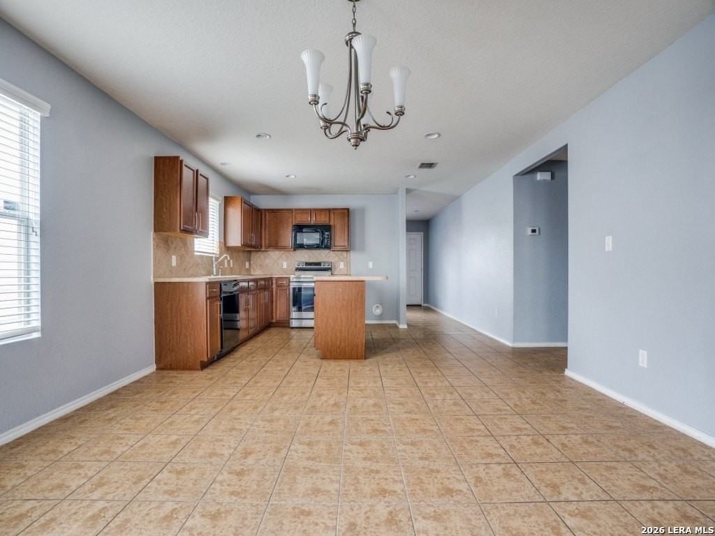 8922 Oakwood Park - Photo 6 of 12