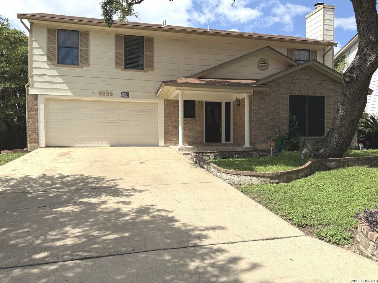 9839 Royal Hunt - Photo 2 of 18