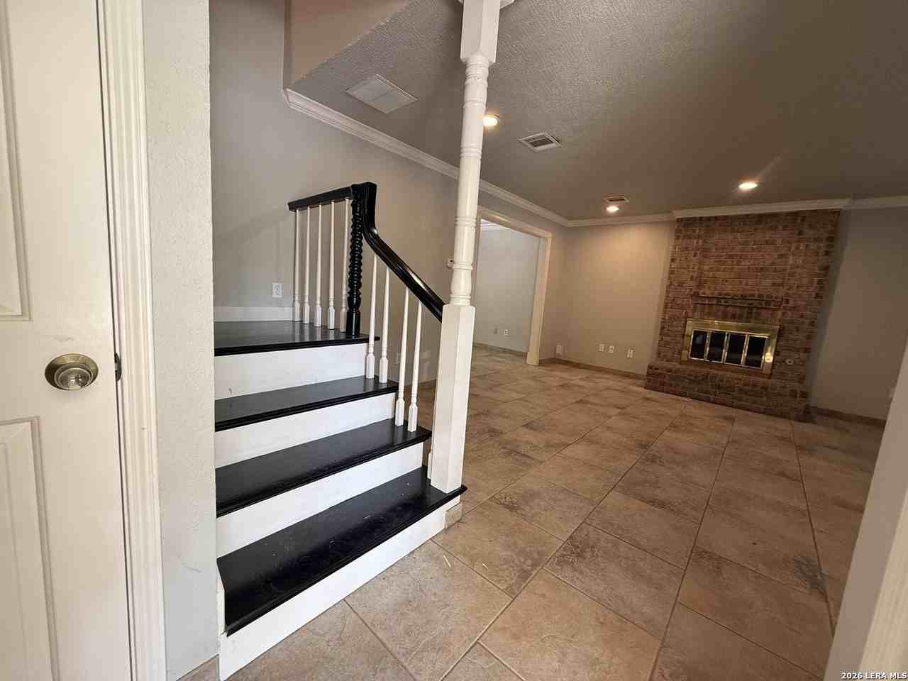 9839 Royal Hunt - Photo 4 of 18