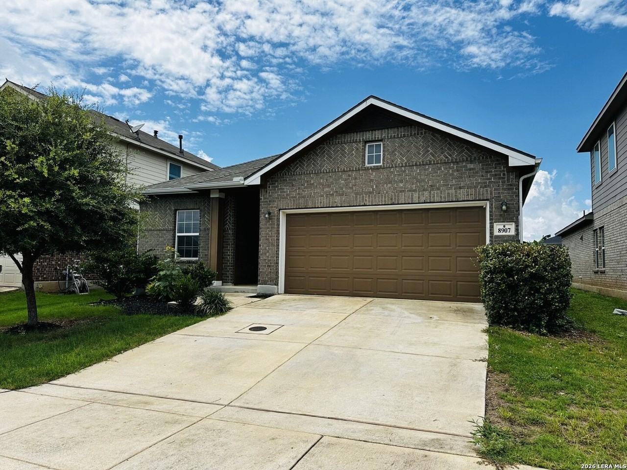 8907 Ladbroke Grv - Photo 2 of 29