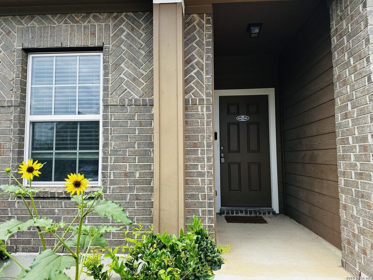 8907 Ladbroke Grv - Photo 3 of 29