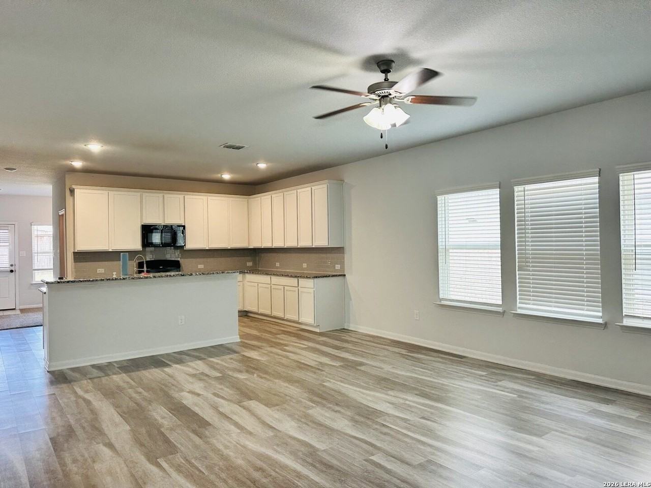 8907 Ladbroke Grv - Photo 4 of 29