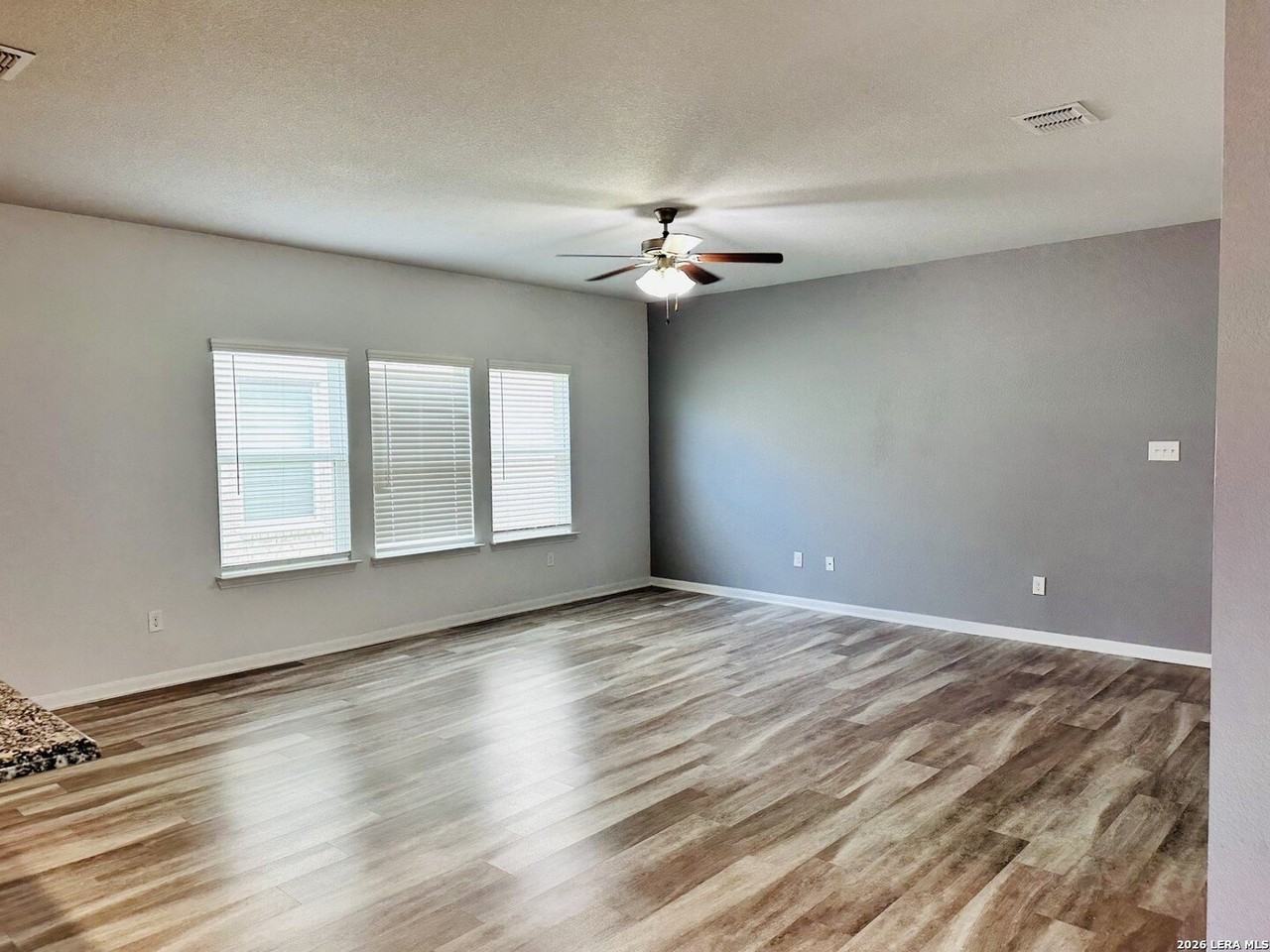 8907 Ladbroke Grv - Photo 5 of 29