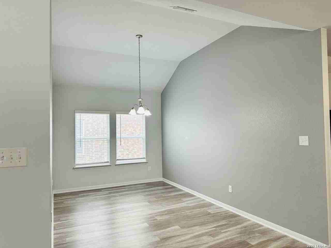8907 Ladbroke Grv - Photo 6 of 29