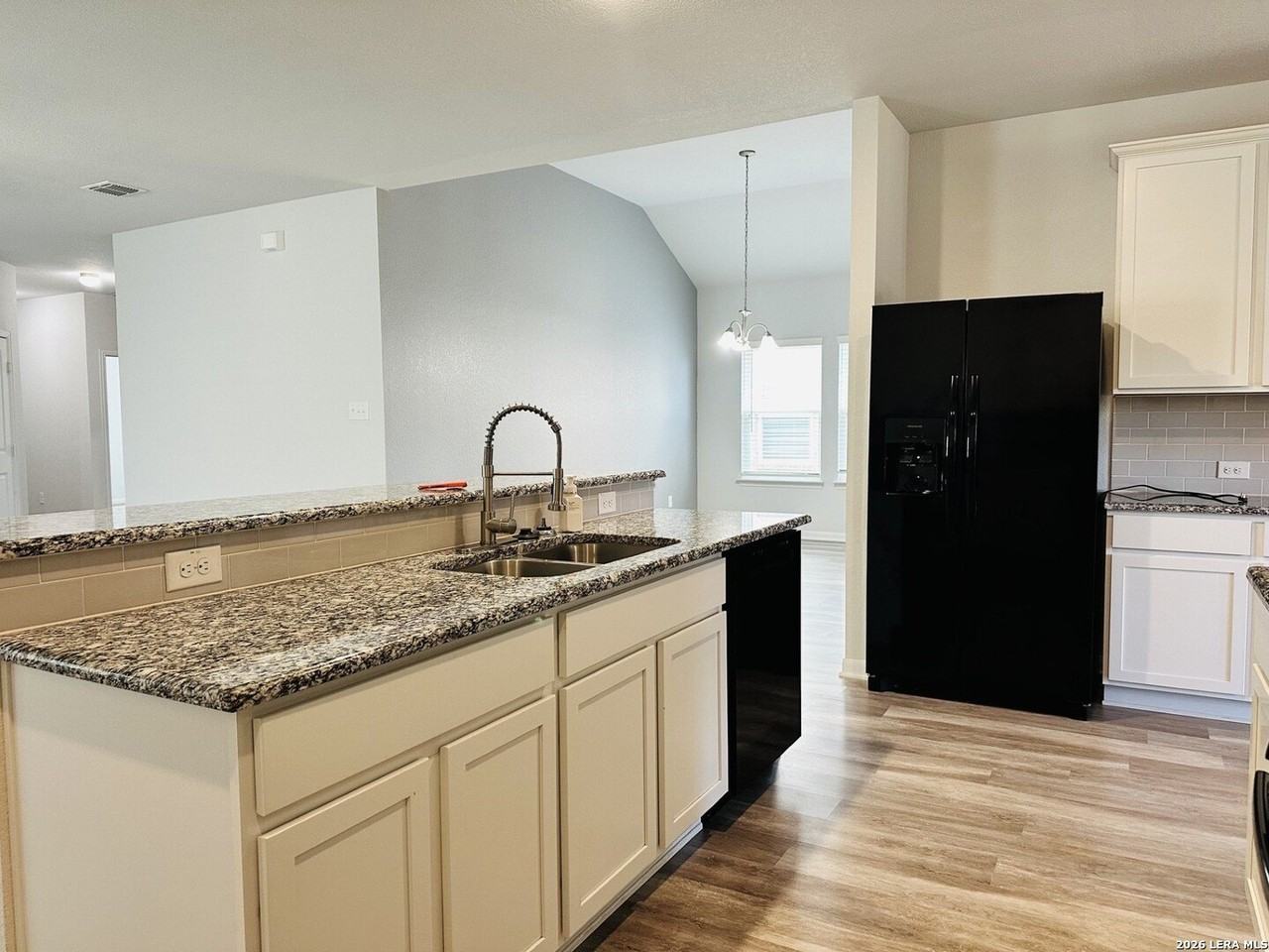 8907 Ladbroke Grv - Photo 7 of 29