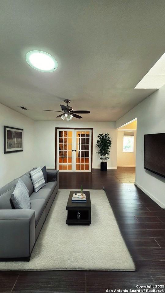 2202 Orange Blossom St - Photo 5 of 36