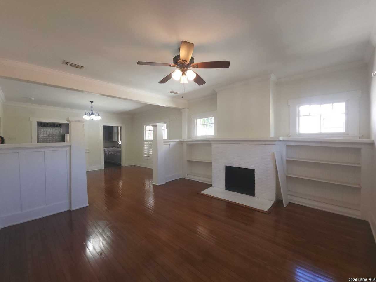 1138 W Magnolia Ave - Photo 3 of 16
