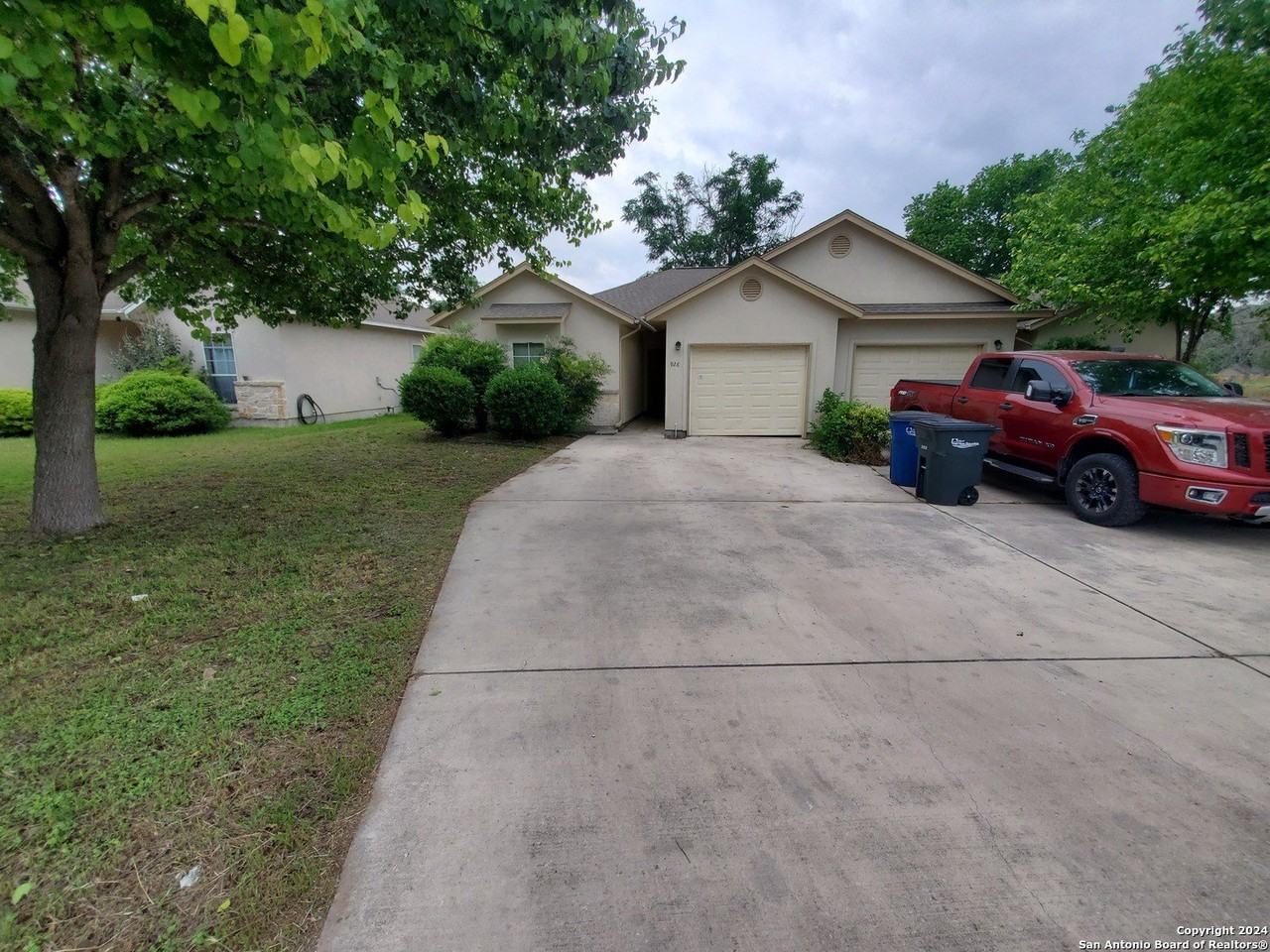 926 Misty Acres Dr - Photo 2 of 17
