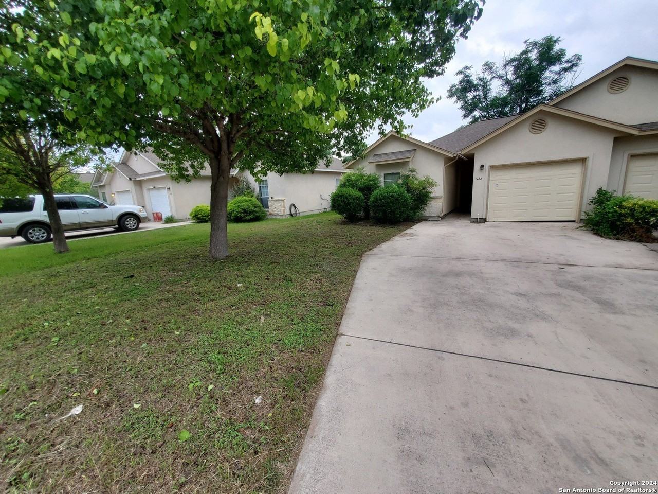 926 Misty Acres Dr - Photo 3 of 17