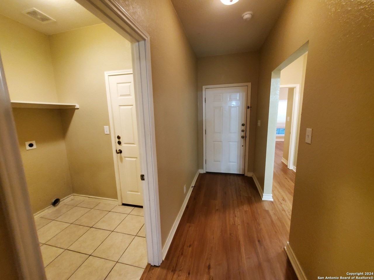 926 Misty Acres Dr - Photo 4 of 17