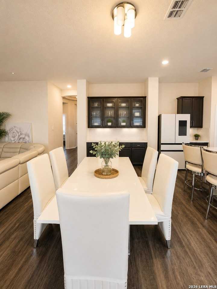 6710 Encore Oaks - Photo 3 of 17
