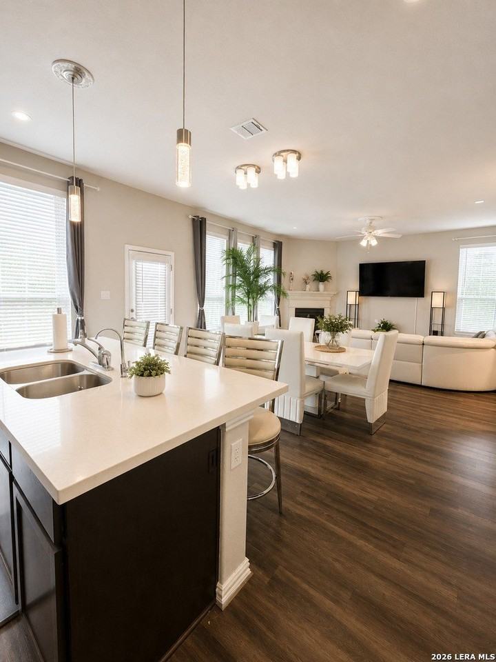 6710 Encore Oaks - Photo 4 of 17